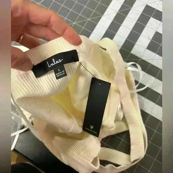 NWT Lulus Ribbed cross back bodysuit in cream size L - Picture 6 of 6